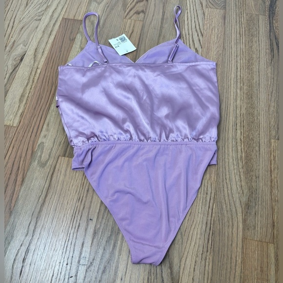 Forever 21 Bodysuit Purple Camisole Ruffle V Neck NWT - Picture 2 of 6